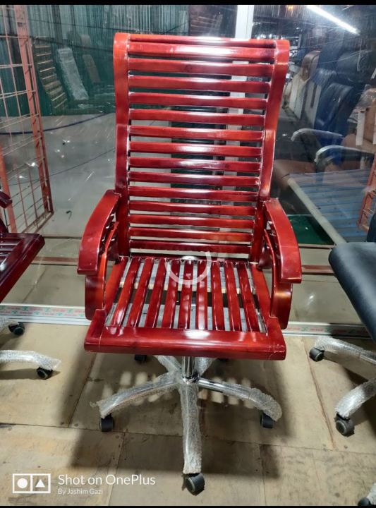 Rivolving chair segun wood