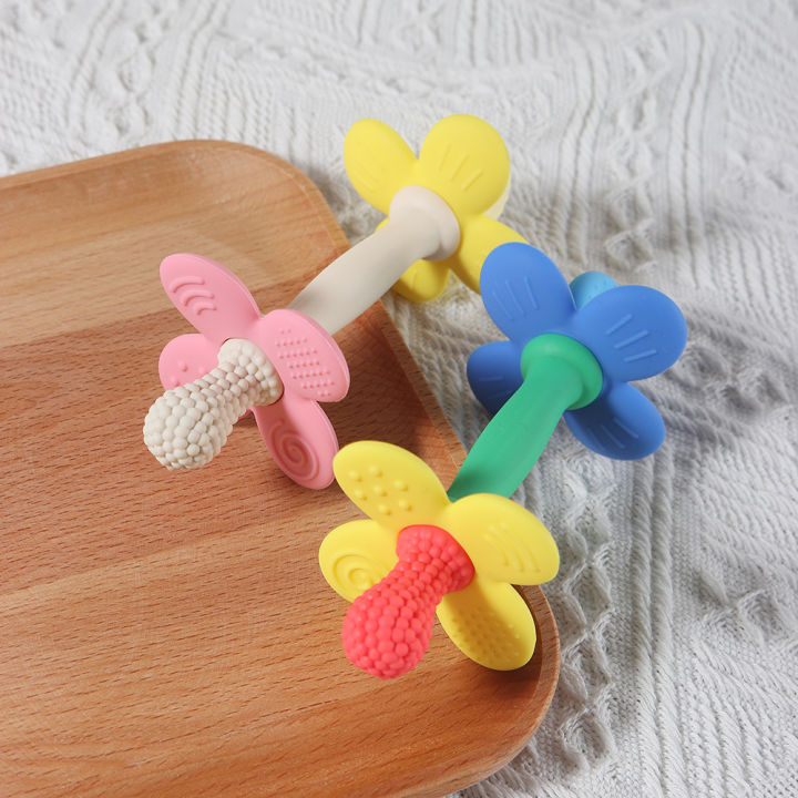 New%202%20in%201%20Baby%20Silicone%20Flower%20Teether%20-%20Safe%20&%20Soft%20Chewing%20Toy%20for%20Soothing%20Sore%20Gums,%20BPA-Free,%20Easy-to-Hold%20Teething%20Toy%20-%20Image%204
