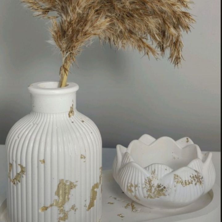 Set%20of%203%20Elegant%20Ceramic%20Mini%20Vases%20for%20Home%20Decor%20Unique%20Table%20Centerpieces%20for%20Living%20Room%20and%20Office%20-%20Image%203