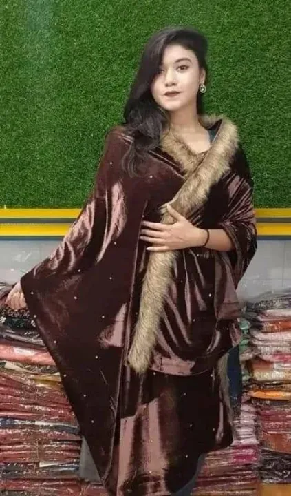 Indian%20Winter%20Velvet%20Shaal%20Chador%20for%20girls%20and%20women%20-%20Image%203