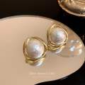 Elegant Pearl Stud Earrings – Minimalist Gold Frame Design with Textured Faux Pearl for Women, Classic and Versatile Jewelry for Weddings, Parties, and Everyday Wear – Lightweight, High-Quality Accessory, Perfect Gift for Her, Timeless and Sophisticated L. 