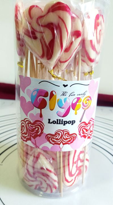 heart shaped strawberry flavored red and white swirl lollipop candy 25pc bucket