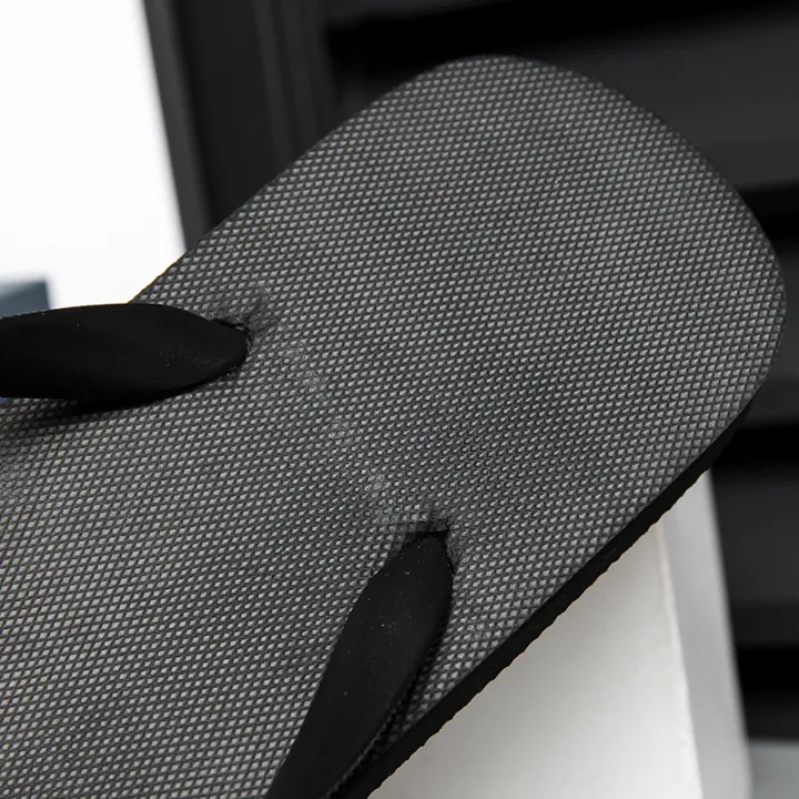 ins%20trendy%20black%20flip%20flops%20for%20men%20in%20summer%20wear%20simple%20non-slip%20soft%20sole%20clip%20foot-slip%20fashionable%20and%20versatile%20beach%20sand%20-%20Image%204