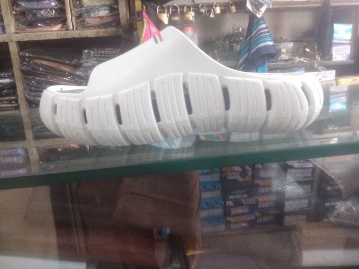 Men's%20Best%20crocs%20slippers%20in%20new%20style%20-%20Image%202