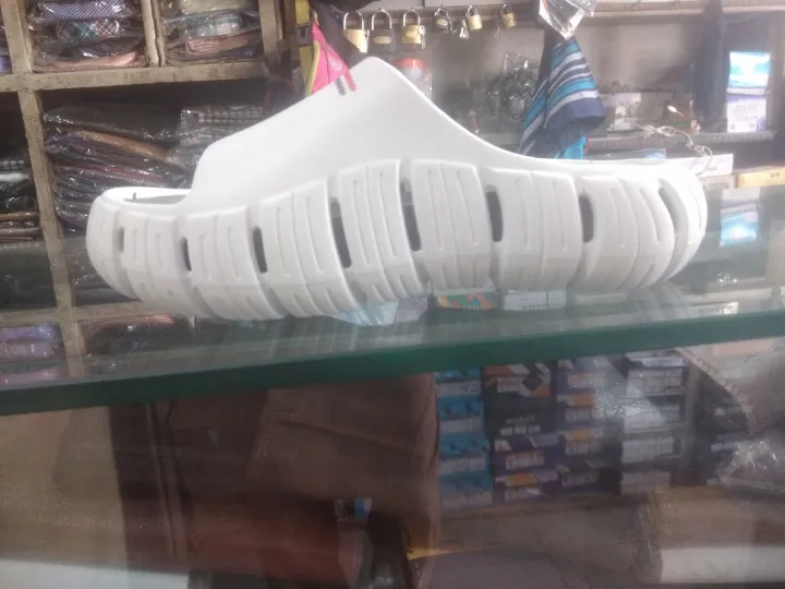 Men's%20Best%20crocs%20slippers%20in%20new%20style%20-%20Image%202