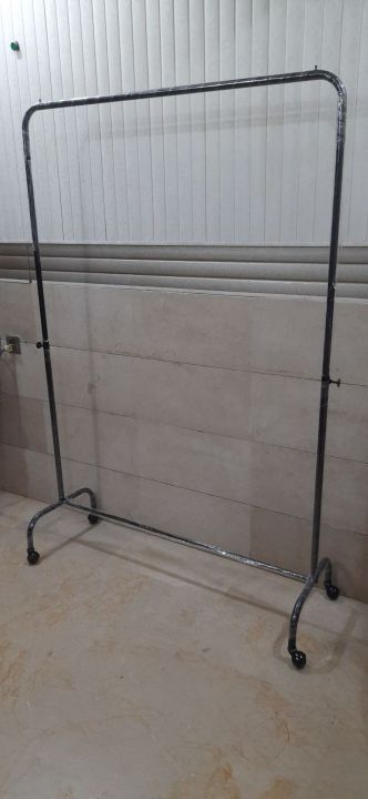 CLOTH%20HANGING%20STAND%20WITH%20ADJUSTABLE%20HEIGHT%20-%20Image%202