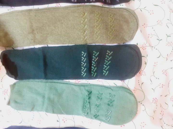 3%20Pair%20Anti%20Slip%20Grip%20Non%20Skid%20Crew%20Cotton%20%20Socks%20-%20Image%202