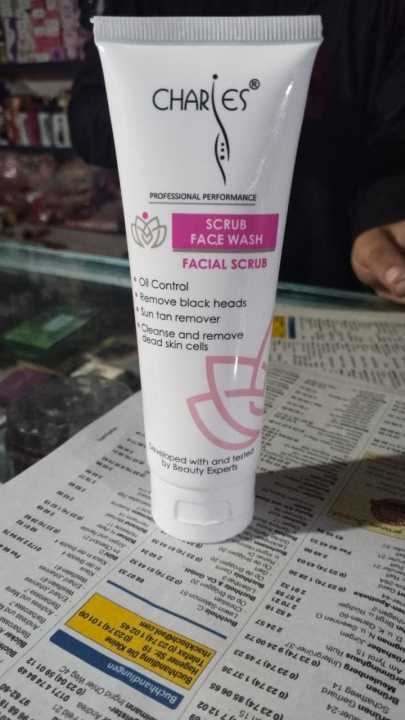 Charles%20Face%20Wash%20100ml%20%E2%80%93%20Ultra%20Whitening%20&%20Scrub%20%7C%20Oil%20Control,%20Acne%20&%20Blackheads%20Remover,%20Gentle%20Daily%20Cleanser%20for%20Men%20&%20Women%20-%20Image%205