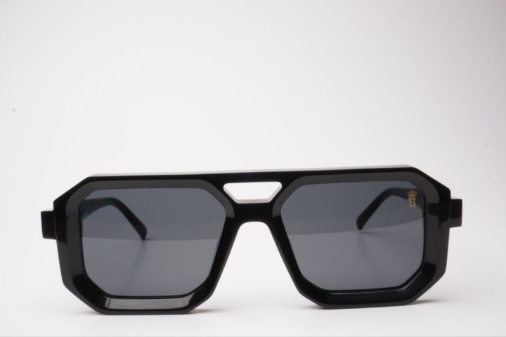 1.%20*Angular%20Aviator*:%20A%20square%20shape%20with%20angular%20edges%20and%20a%20double%20bridge,%20inspired%20by%20aviator%20sunglasses.%0A%0A2.%20*Geometric%20Cube*:%20A%20bold,%203D%20cube-shaped%20frame%20with%20sharp%20edges%20and%20a%20futuristic%20look.%0A%0A3.%20*Soft%20Square*:%20A%20rounded%20square%20shape%20with%20smooth%20e%20-%20Image%205