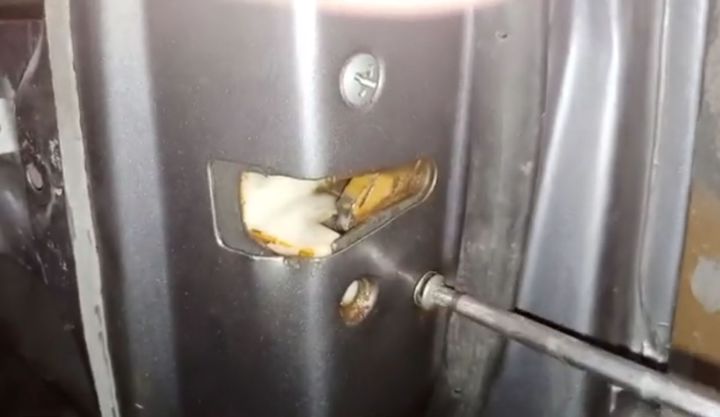 Cultus%20Door%20Latch%20(%201%20)%20Piece%20Front%20Right%20For%20Suzuki%20Cultus%20Old%20model%20-%20Image%203