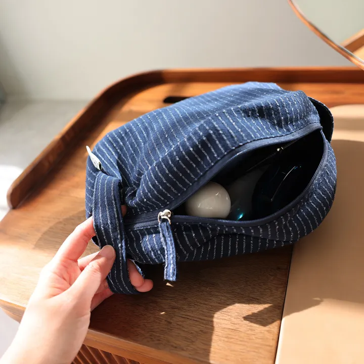 Classic%20striped%20large%20capacity%20portable%20cosmetic%20bag%20cotton%20linen%20fabric%20dark%20zipper%20skin%20care%20travel%20portable%20storage%20bag%20-%20Image%206
