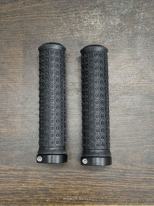 Premium%20%20Bicycle%20Grips%20Stylish,%20Comfortable%20&%20Anti-Slip%20MTB%20Handle%20Grips%20-%20Image%205