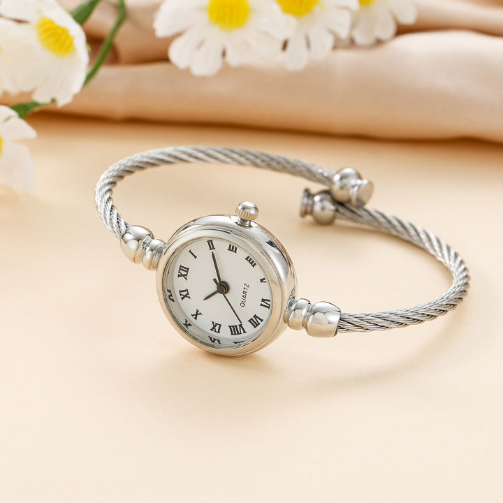 Fashion%20Women's%20Wristwatch%20Gold%20Bracelet%20Small%20Dial%20Elegant%20Watch%20New%20Cute%20Women%20Steel%20Bracelet%20Watch%20Quartz%20Wristwatch%20-%20Image%203