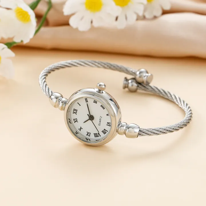 Fashion%20Women's%20Wristwatch%20Gold%20Bracelet%20Small%20Dial%20Elegant%20Watch%20New%20Cute%20Women%20Steel%20Bracelet%20Watch%20Quartz%20Wristwatch%20-%20Image%203
