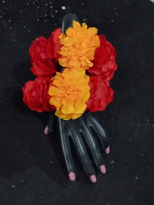 Artificial%20Flowers%20Hand%20Gajra%20/%20Bangles%20/%20kangan%20of%20velvet%20Fabric%20Red%20Colour%20-%20Image%203
