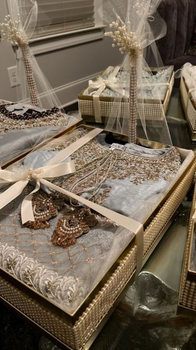 Wedding Thaals | Bari trays | Indian wedding | Pakistani wedding | Punjabi Weddings | Gajra baskets| Fruit basket| Mithai basket|
 A beautiful Gold Basket with net and lace work will surely add a unique touch to your next event .
Display Gajras , wedding