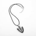 Anime JOJOS BIZARRE ADVENTURE Kujo Jotaro Arrow Metal Golden Choker Charm s Keychain.