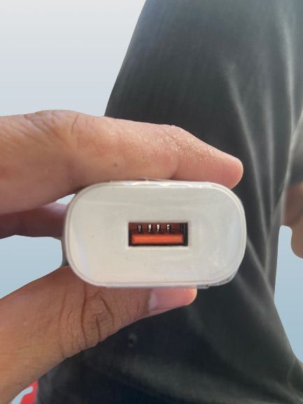 Infinix%20fast%20charging%20adapter%20wall%20charger%20-%20Image%202