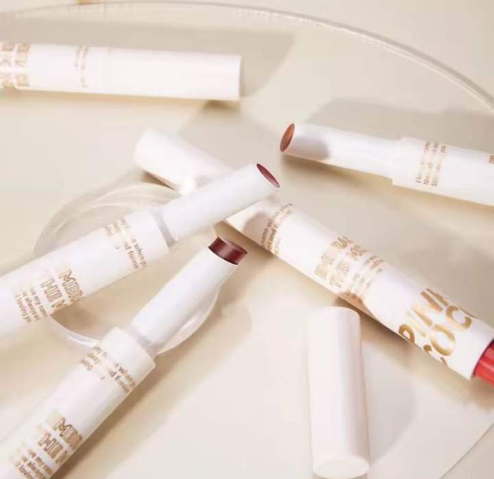 Pink%20coco%201Pcs%20Water-light%20Lip%20Glaze%20Mirror%20Glitter%20Lip%20Tint%20Long%20Lasting%20Moisturising%20Love%20Heart%20Shape%20Solid%20Lipstick%20Pen%20Lips%20Make%20Up%20-%20Image%203