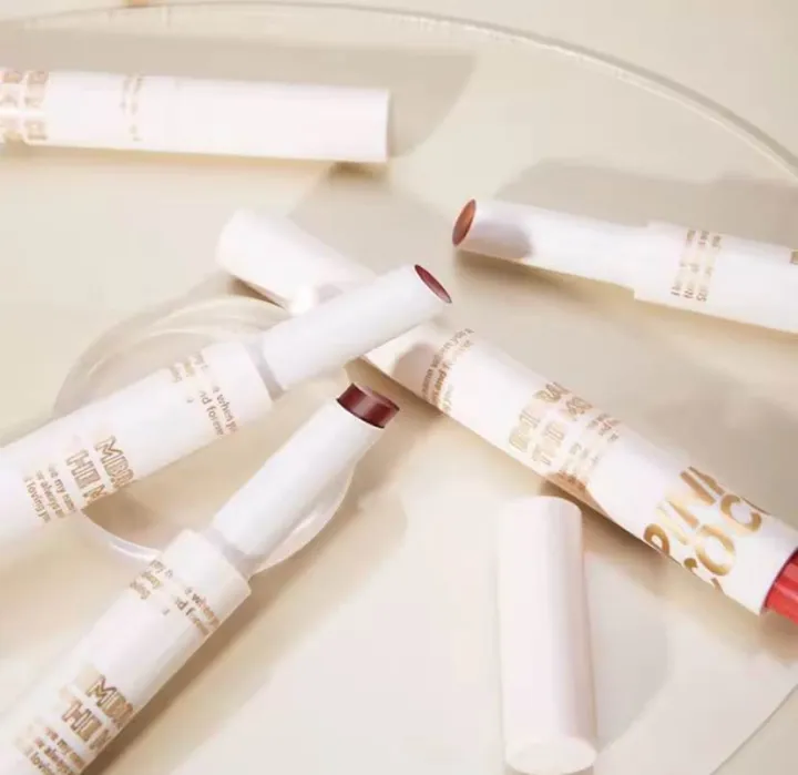Pink%20coco%201Pcs%20Water-light%20Lip%20Glaze%20Mirror%20Glitter%20Lip%20Tint%20Long%20Lasting%20Moisturising%20Love%20Heart%20Shape%20Solid%20Lipstick%20Pen%20Lips%20Make%20Up%20-%20Image%203