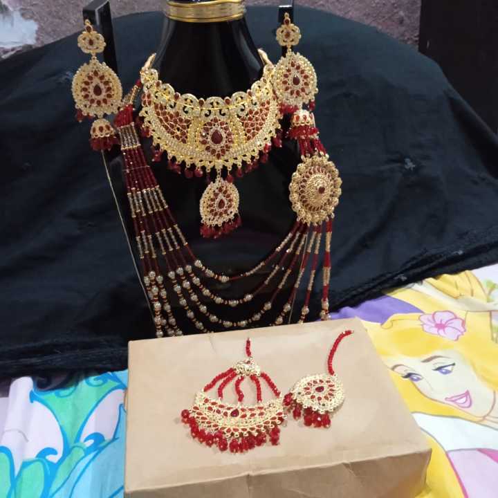 Latest design New bridal Jewelry set with matha pati in red colour