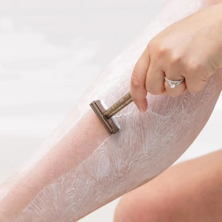 Double%20Edge%20Safety%20Razor%20with%205%20Spare%20Blades%2030%C2%B0%20Angled%20Precision%20Reusable%20Single%20Blade%20Razors%20for%20Men%20and%20Women%20-%20Image%207