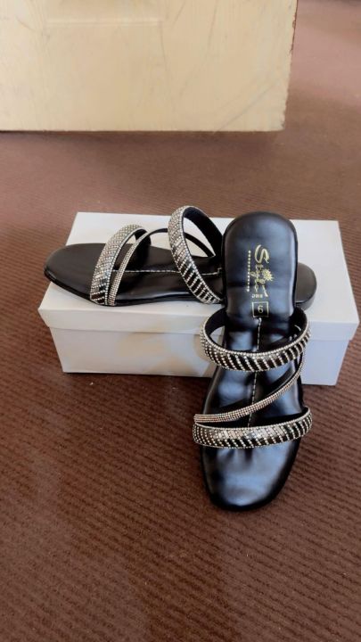 New%20women's%20and%20stylish%20and%20unique%20with%20comfortable%20ladies%20for%20girls%20flat%20slippers%20-%20Image%202