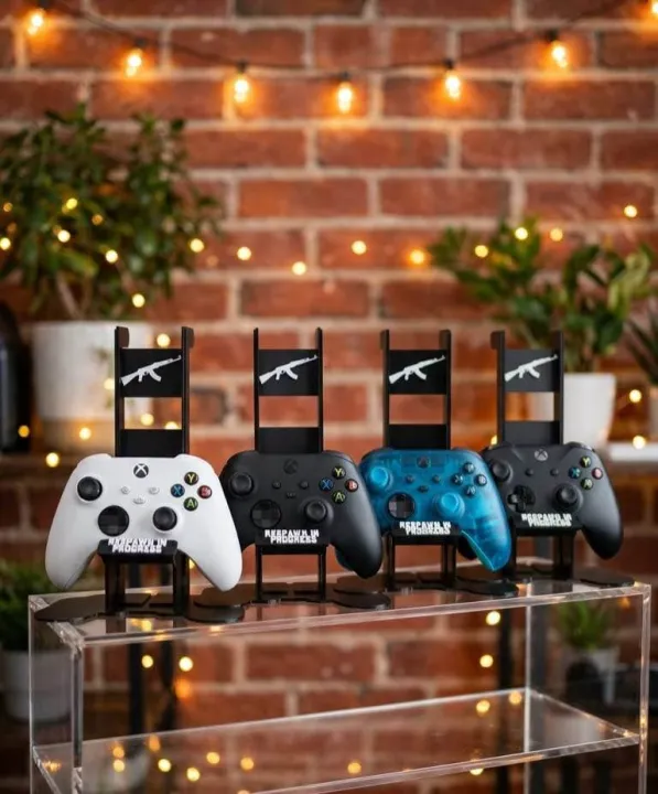 Universal%20Acrylic%20Gaming%20Controller%20Stand%20-%20Desk%20Organizer%20for%20PS5,%20PS4,%20Xbox%20Series%20X/S%20Controllers%20-%20Image%209
