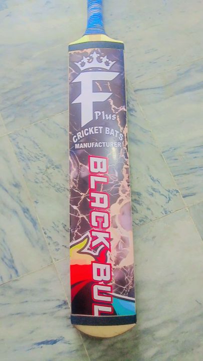 F%20Plus%20black%20Bull%20cricket%20bat%20-%20Image%206