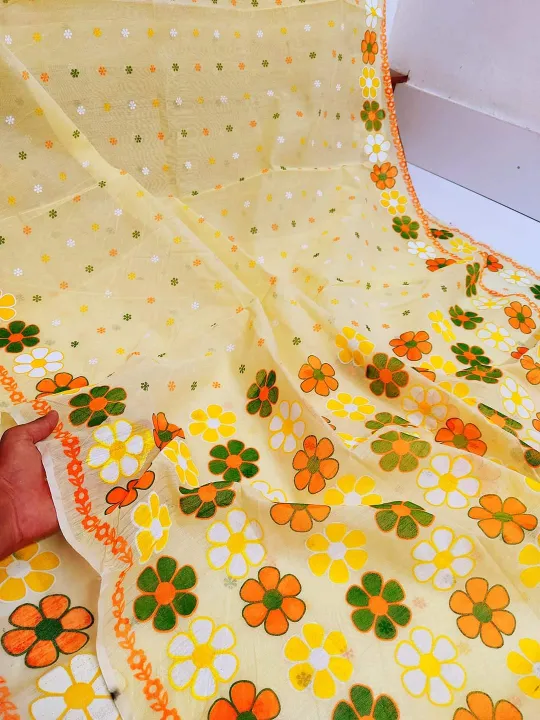 Top%20Rated%20Trendy%20Style%20Tangail%20Halfsilk%20Screen%20Print%20Print%20Saree%20For%20Women%20-%20Image%205