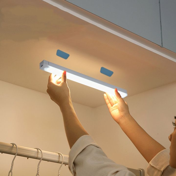 Wireless%20USB%20Rechargeable%20Motion%20Sensor%20LED%20Bar%20Light%20Induction%20Night%20Light%20Portable%20Cordless%20Magnetic%20Cabinet%20Lamp%20for%20Kitchen%20-%20Image%203