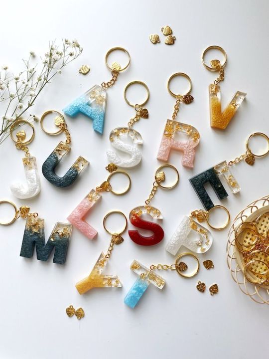 Customized%20Letter%20Keychain%20-%20Resin%20Art%20Land%20-%20-%20Image%205