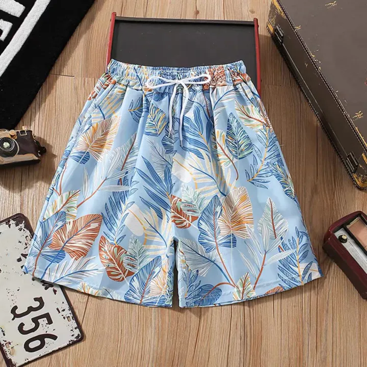 Comfort%20beach%20style:%20beautiful%20striped%20short-sleeved%20shirt,%20modern%20shorts%20-%20Image%207