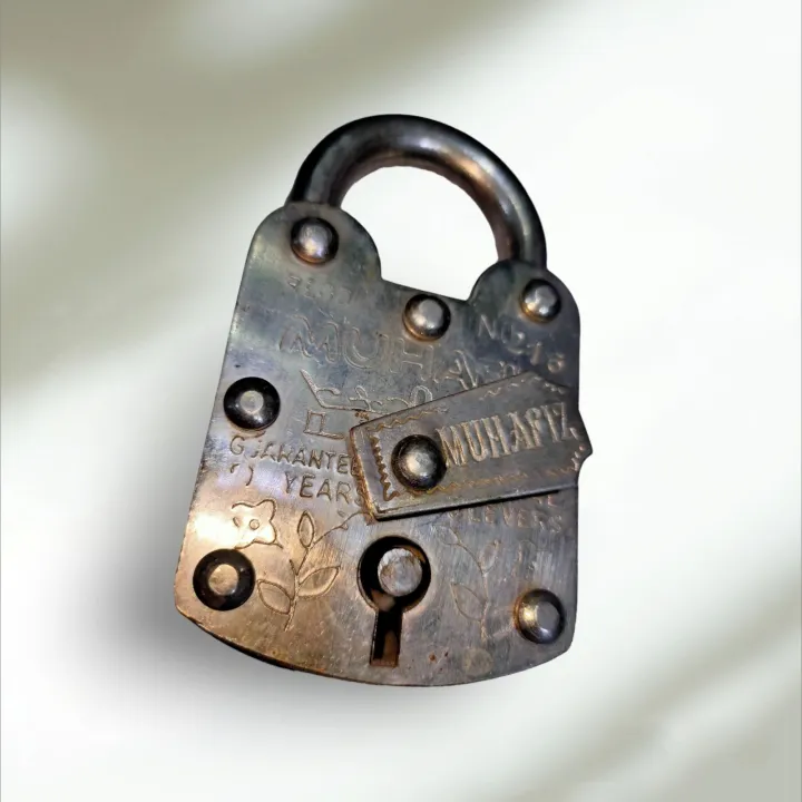 pad%20lock%20heavy%20duty%20desi%20pad%20lock%20with%20two%20keys%20-%20Image%202