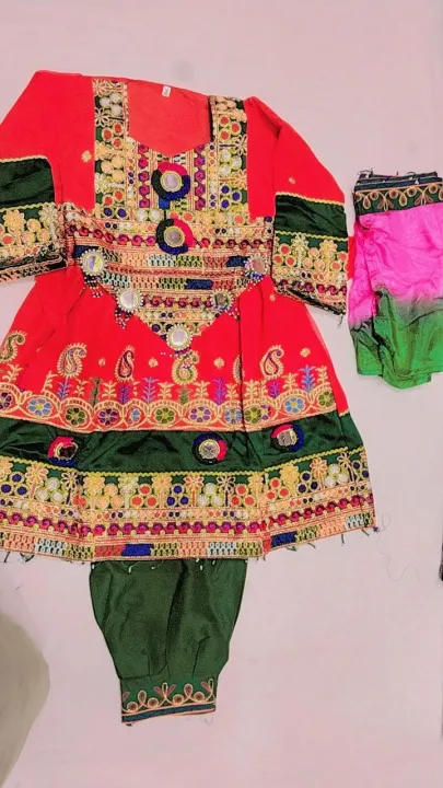 pathani%20/%20sindhi%20handmade%20frock%20for%20babies%20-%20Image%204