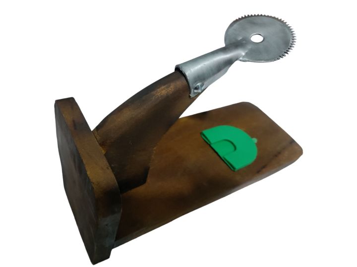 Coconut%20Scraper%20Wooden%20-%20Table%20Top%C2%A0%20-%20Image%204