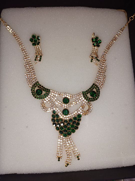 Stylish%20green%20cut%20stone%20jewelry%20set%20for%20weddings/%20Eid%20imported%20from%20UAE%20-%20Image%202