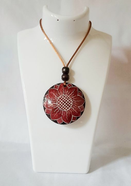 Handmade%20coconut%20shell%20neklace%20traditional%20flower%20pendant%20two%20side%20hand%20painting%20juwellary%20eco%20friendly.%20-%20Image%206