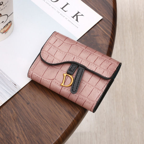 Classic%20Croc-Pattern%20Tri-Fold%20Wallet%20Black%20/%20Pink%20/%20Brown%20-%20Image%205