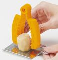 1pcs Vegetable Cutting Finger Protector Plastic Finger Guard Food Grabber Tool For Cutting Food Garlic Lemon Cucumber Potato.