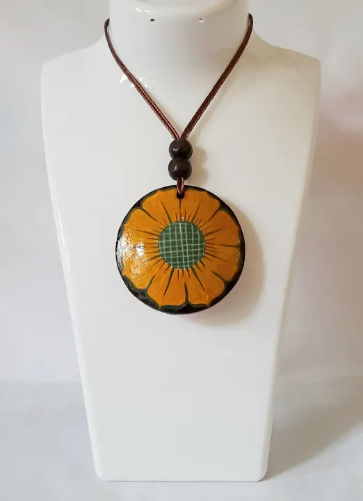 Handmade%20coconut%20shell%20neklace%20traditional%20flower%20pendant%20two%20side%20hand%20painting%20juwellary%20eco%20friendly.%20-%20Image%208