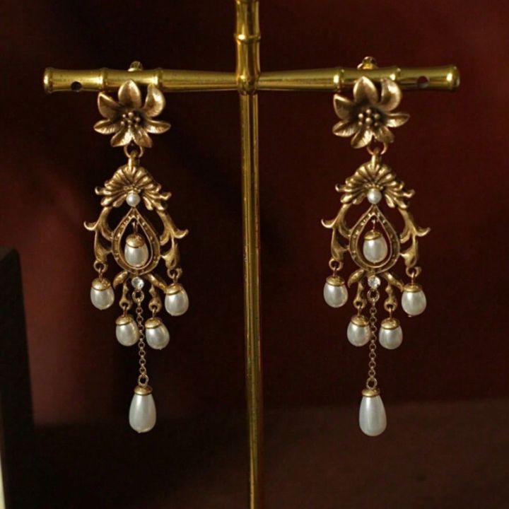 French%20Retro%20Light%20Luxury%20Needle%20Flower%20Imitation%20Pearl%20Style%20Water%20Droplet%20Tassel%20Earring%20Medieval%20Vintage%20Court%20Style%20Earrings%20-%20Image%203