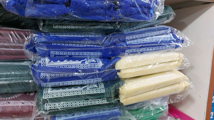 Travel%20Prayer%20Mat%20Safri%20Janamaz,%20Portable%20Janamaz,%20Pocket%20Friendly%20Muslim%20Janamz%20-%20Image%207