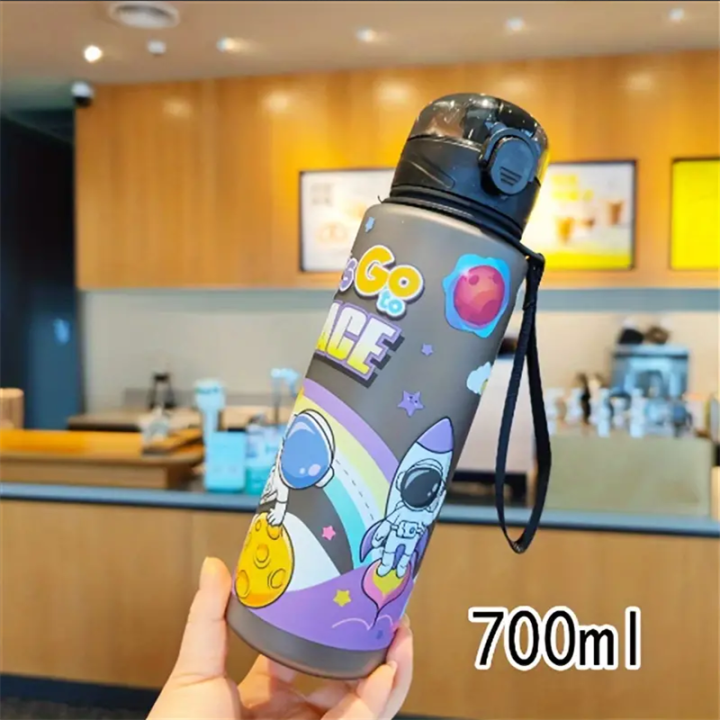 700ml%20Cosmic%20Astronaut%20Themed%20Insulated%20Water%20Bottle%20Leakproof%20Flip%20Lid%20Carrying%20Strap%20Portable%20Adorable%20Activities%20Cup%20BPA-Free%20-%20Image%207