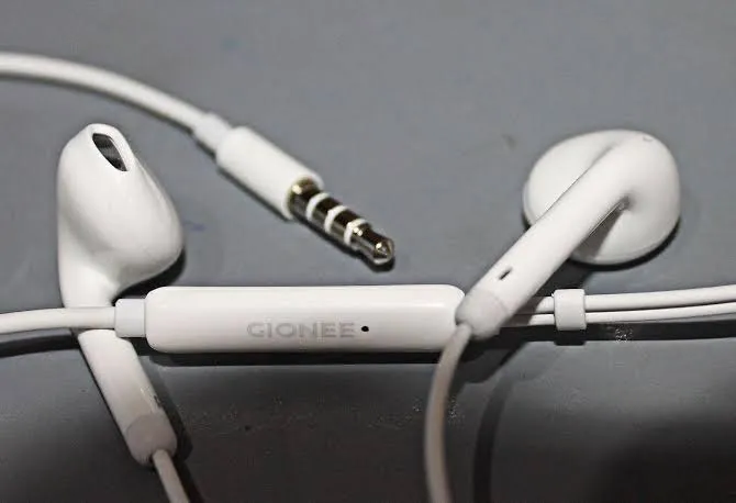 Gionee%20Handsfree%20100%25%20Original%20Earphones%20best%20calling%20sound%20and%20mic%20-%20Image%204
