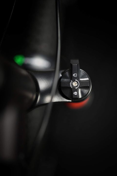 ROCKRIDER%20STUNT%20SEEKER%20Frame:%2026",%206061%20Light%20weight%20alloy%20with%20Internal%20Cable%20Routing.%20-%20Image%206