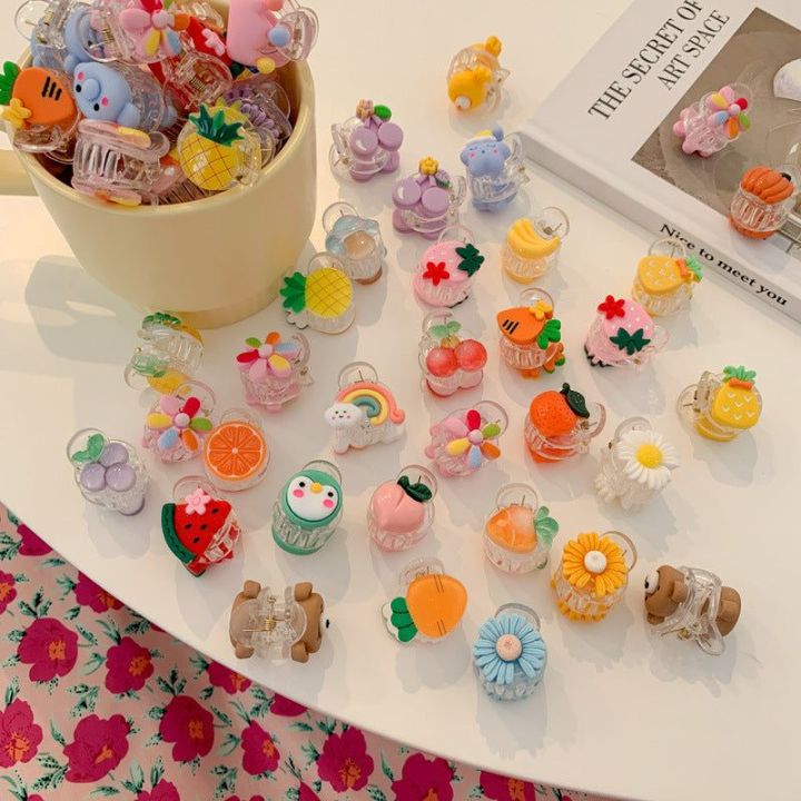 2%20Pcs%20Cartoon%20Character%20Mini%20Hair%20Claws%20for%20Girls%20-%20Fun%20Hair%20Catchers%20for%20Party%20Occasions%20-%20Image%207