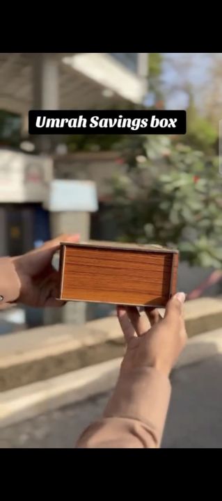 Wooden%20Umrah%20Saving%20Box%20With%20Lock%20-%20Money%20Saving%20Box%20For%20Hajj%20&%20Umrah%20-%20Gift%20for%20Muslims%20-%20Image%207