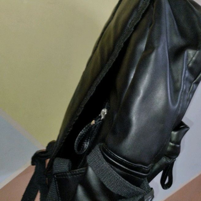 deal%20of%202%20bags%20one%20from%20saudia%20arab%20Trendy%20Black%20Leather%20Bag%20Outfitters%20-%20Image%203