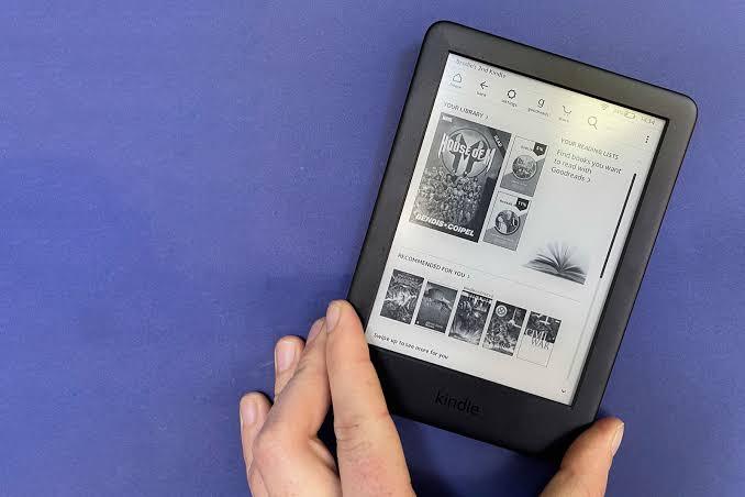 Amazon Kindle 10th Gen (2019) Basic Model 6" High-Resolution (167ppi) E-Reader WiFi eBook Reader - Black/White (4GB/8GB) - Glare-Free Touchscreen, Built-in Light, Long Battery Life, Lightweight, Portable Reading Device, Easy to Read eBook Reader Portable